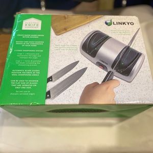 Electric knife sharpener